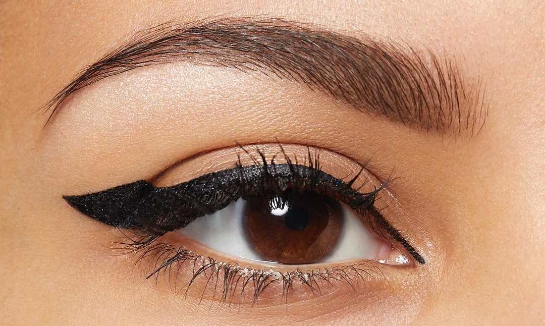 Cómo pintar el eyeliner gráfico y diferentes opciones | L’Oréal Paris